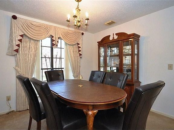 4th image of 15022 Berkshire Green Dr
