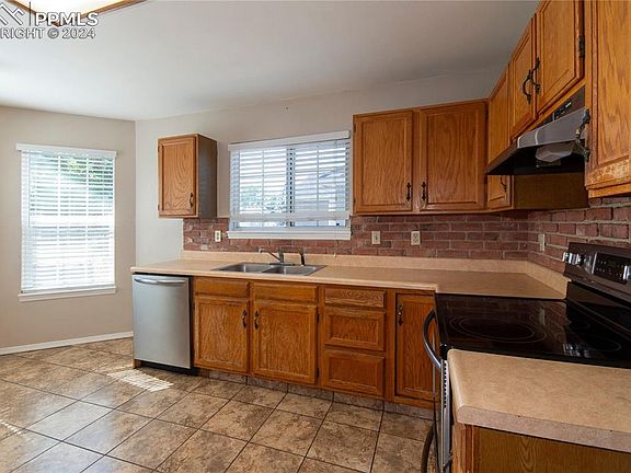 4th image of 8670 Boxelder Dr