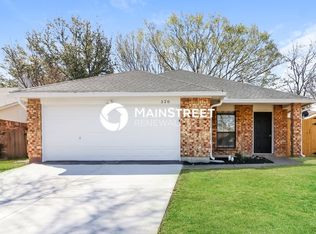 320 Valley Spring Dr, Arlington, TX 76018