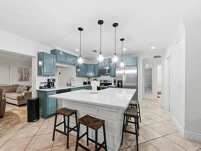 2473 Poinciana St — Photo 42