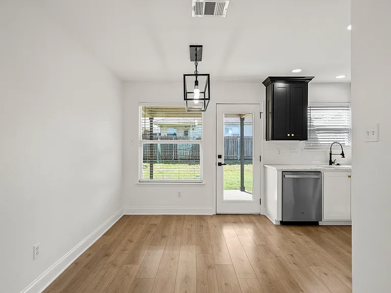 6541 Costa Dr — Photo 5