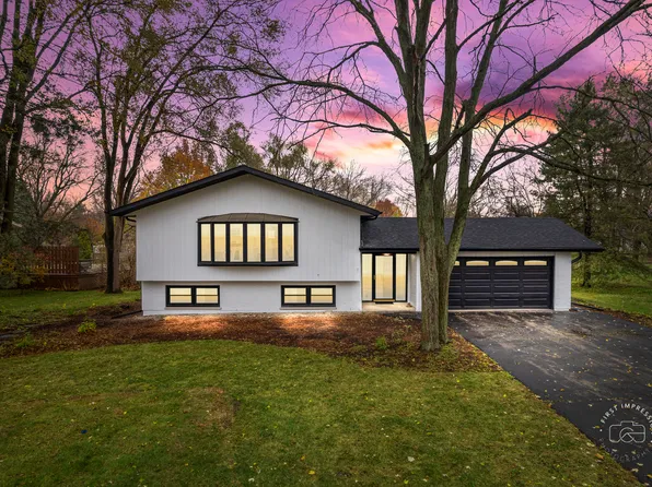 15360 W Clover Ln, Libertyville, IL 60048