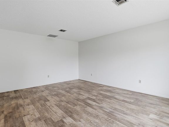 5th image of 15 Preston Cir