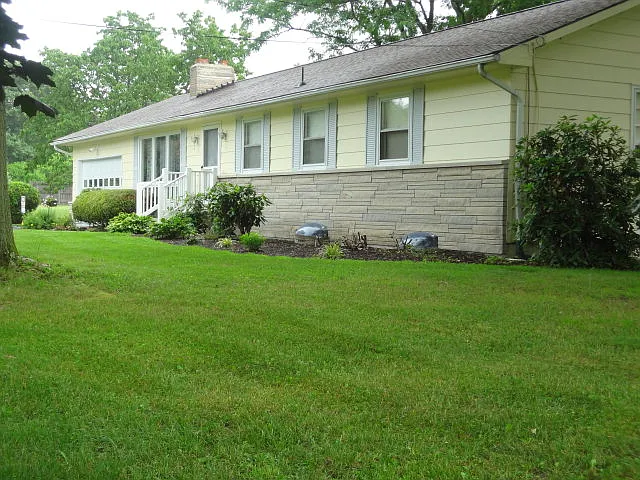 9 Locust Cir photo 1