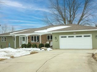 203 Southridge Dr, Waverly, IA 50677
