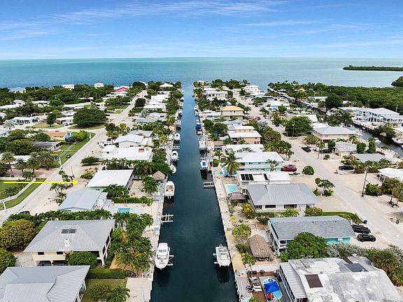 3rd image of 2110 Dolphin Dr