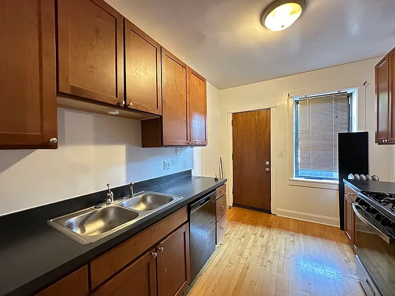 1949 W Cuyler Ave #2 — Photo 3