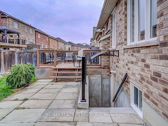 3rd image of 41 Oswell Dr
