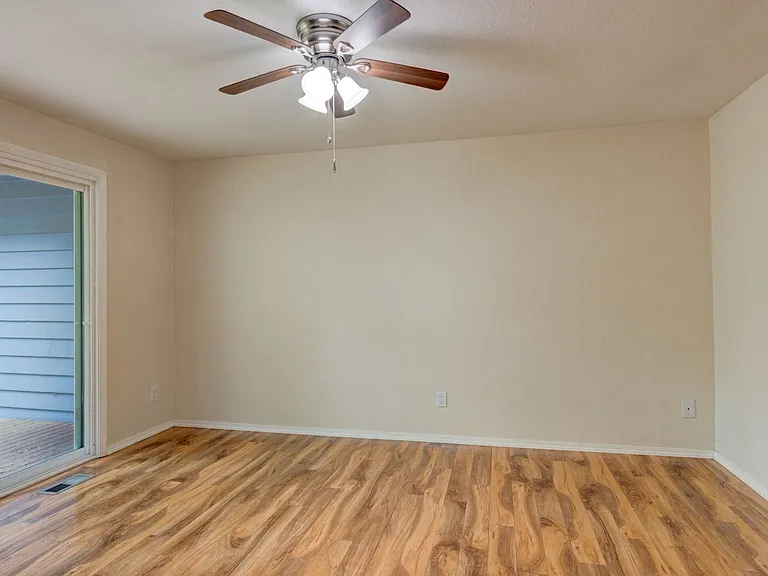 1230 SW Ingleside Ct — Photo 13