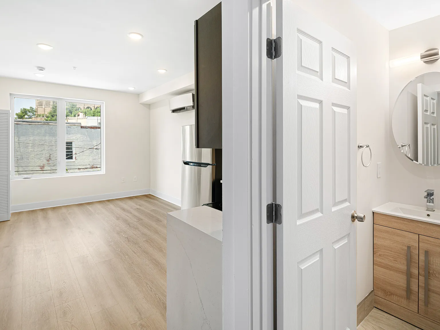 Studio, 261 sqft, $895 — Photo 2