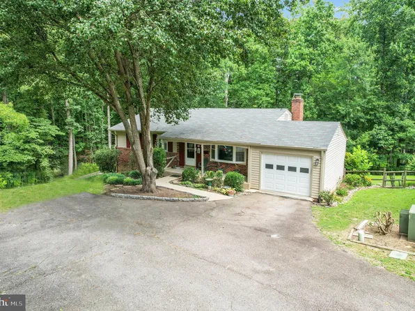 12083 Willowood Dr, Woodbridge, VA 22192