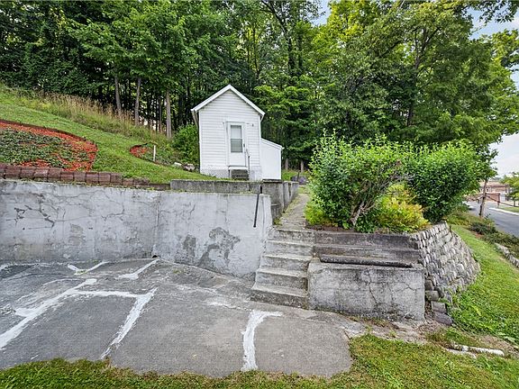 5th image of 203 Woods Rd