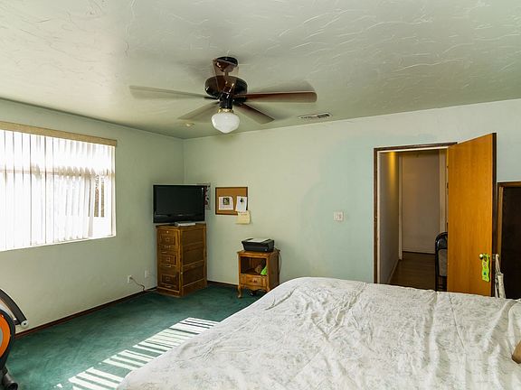 5th image of 8914 Hayvenhurst Ave