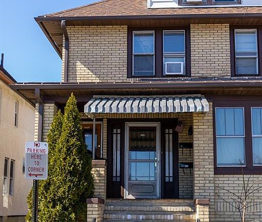 4th image of 203 Squires Ave