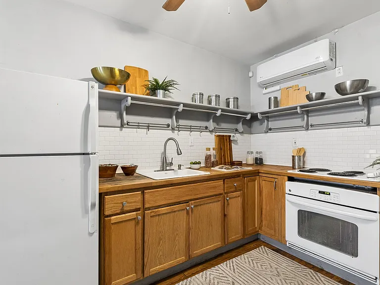 2222 Watkins St — Photo 10