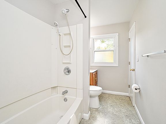 5th image of 647 Bellaire Ct