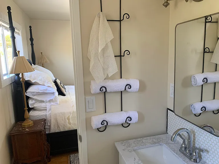 2528 De La Vina St — Photo 10