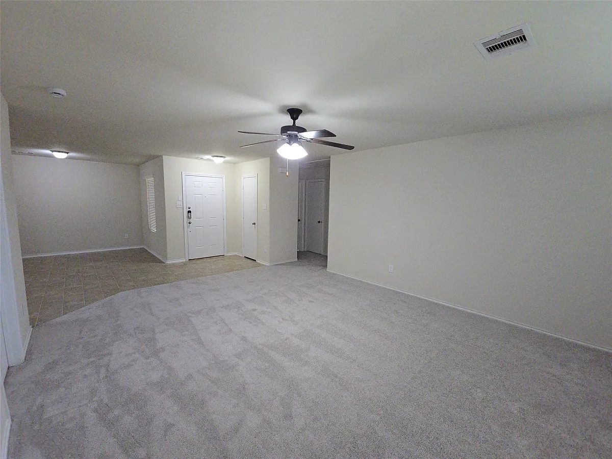 Building Photo - 810 Lightningbug Ln