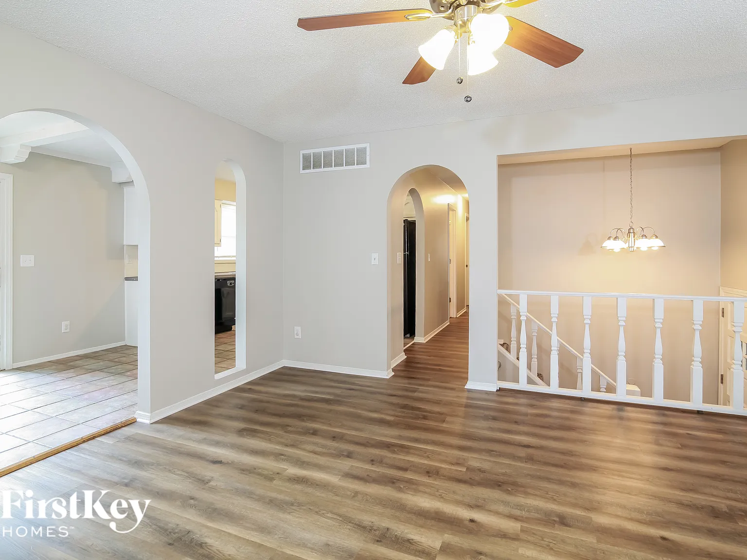 3 bed, 2.0 bath, 1226 sqft, $2,000 — Photo 2