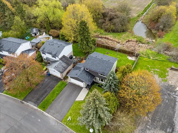 111 Peacock Blvd N, Pt Hope, ON L1A 2X5
