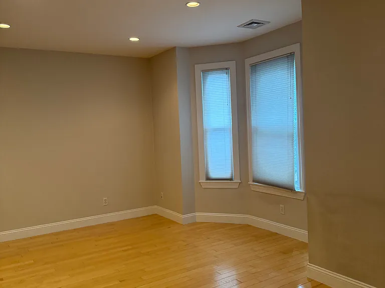 209 Harvard St #2 — Photo 3