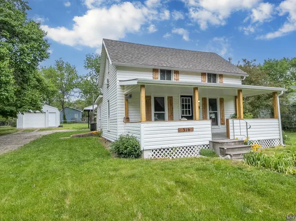 316 Elm St, Baldwin City, KS 66006