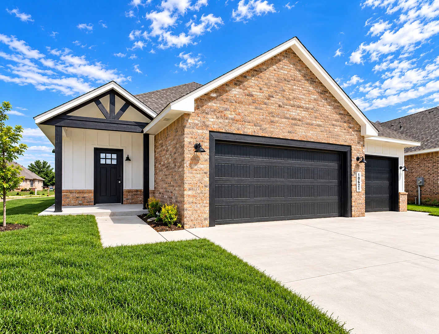 Spacious 4-Bedroom Home with 3-Car Garage in Yukon, OK Prime Location! — Photo 1