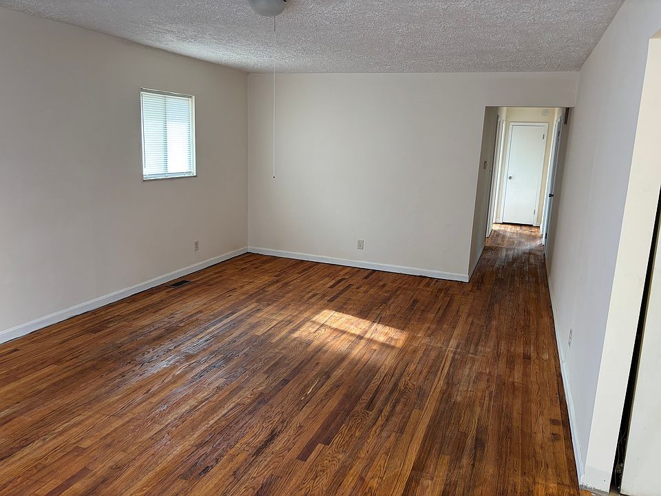2nd image of 829 E Edwards Ave