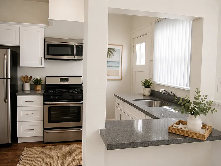 3817 E Livingston Dr #9 — Photo 2