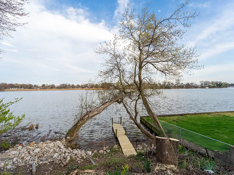 8033 Edgewater Ave — Photo 44