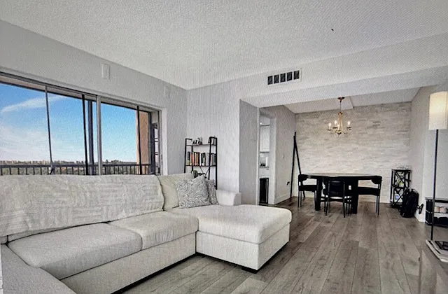 2 bed, 1210 sqft, $2,000 — Photo 4