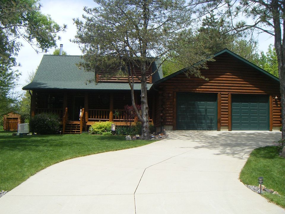 Front of Log Home 