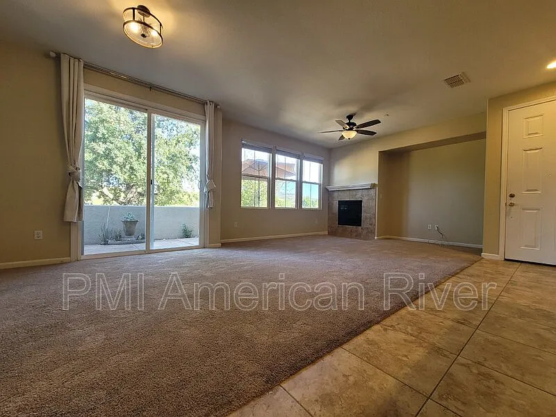 2 bed, 2.5 bath, 1747 sqft, $2,595 — Photo 4