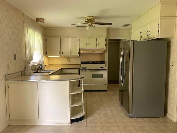 5th image of 157 Pauline St