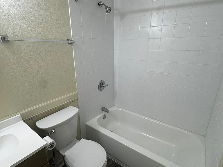 2500 W Hickory St #18 — Photo 5