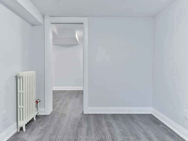 880 College St #BASEMENT — Photo 12