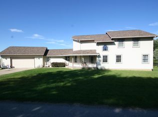 112 Lake Shore Dr, Williamsburg, IA 52361