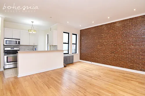382 Wadsworth Ave Photo 1