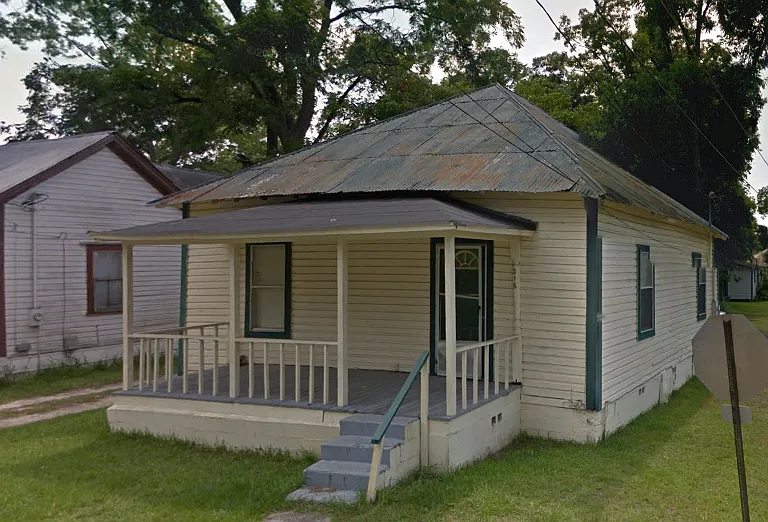 216 Chandler St — Photo 1