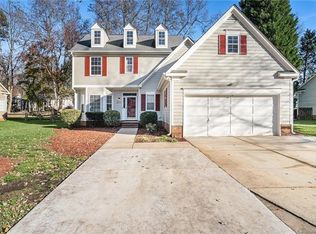615 Oakbluff Cir, Charlotte, NC 28216