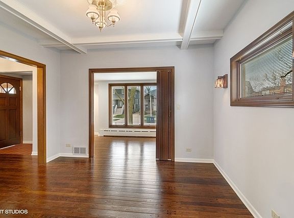5th image of 828 Woodbine Ave