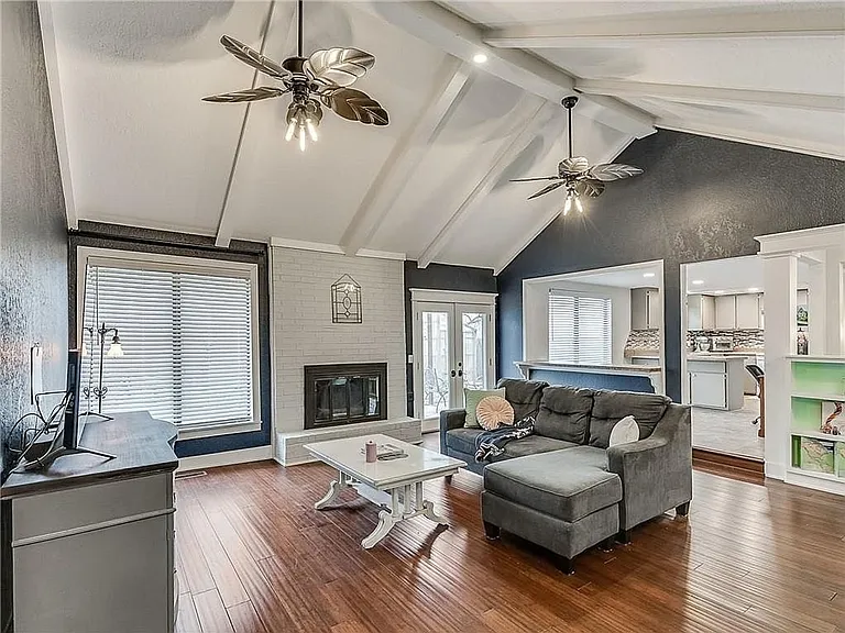 2104 Whiteoak Cir — Photo 9