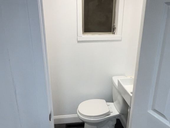 5th image of 1006 N Center St
