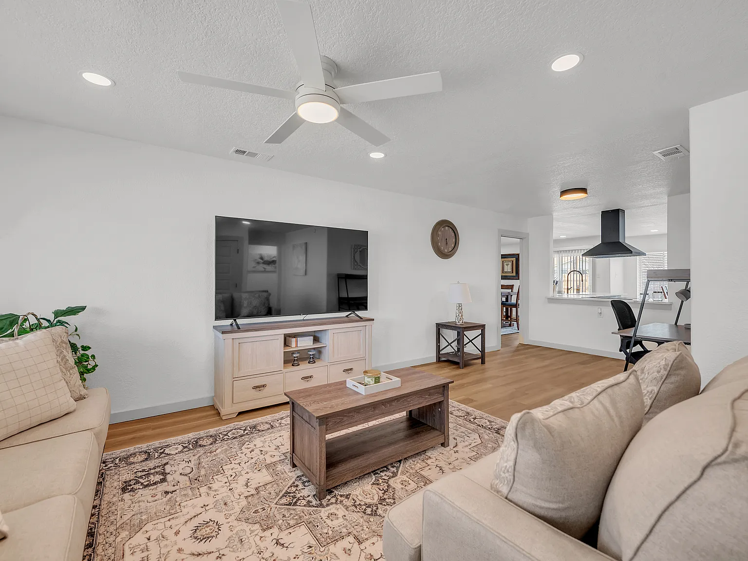 4 bed, 1585 sqft, $3,300 — Photo 3