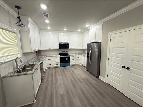 4th image of 605 Fendler Pkwy