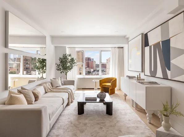 33 Greenwich Avenue image 1 of 15