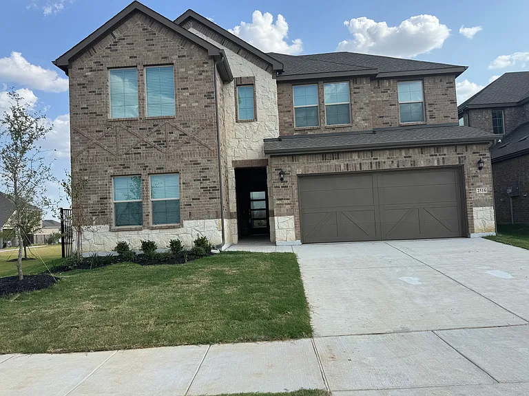 2516 Grapevine Way — Photo 1