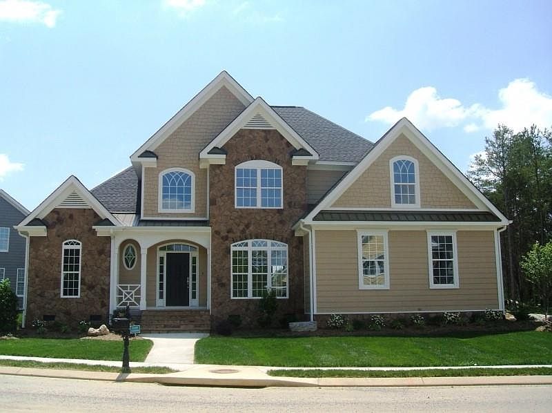 2nd image of 131 Bridle Ridge Ln