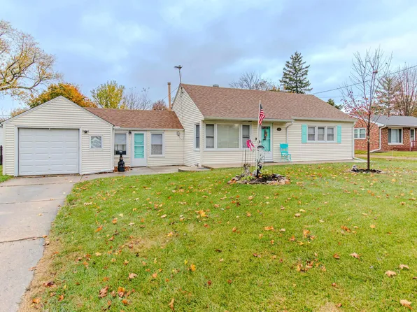 115 Loren St, Washington, IL 61571