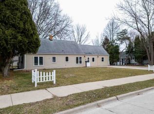 913 S Ridge Rd, Green Bay, WI 54304